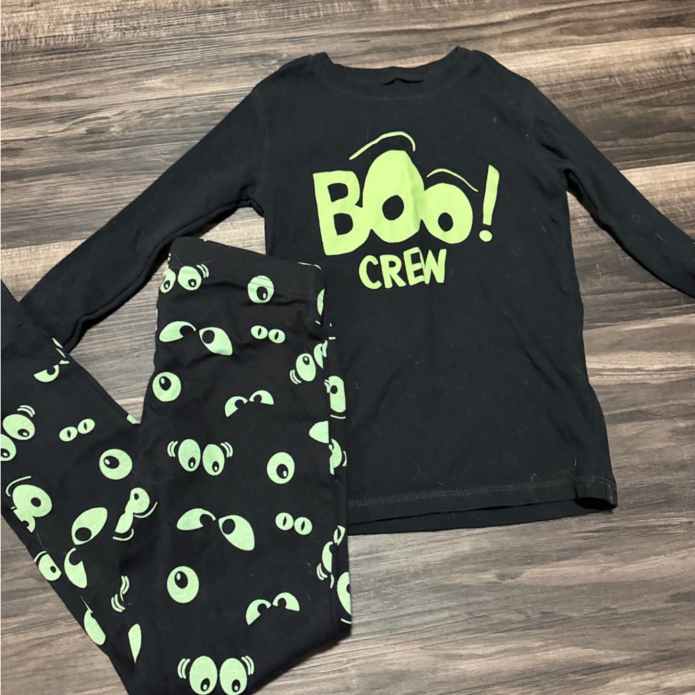 ✨3 for $15✨ Old Navy Black Glow-In-The-Dark Graphic Pajama Set